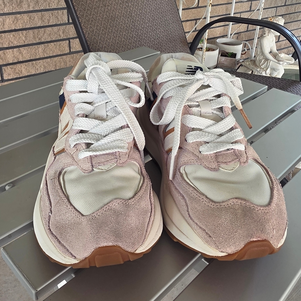 New Balance 57/40 Pink and White Sneakers for Everyday Comfort - Picture 6 of 15